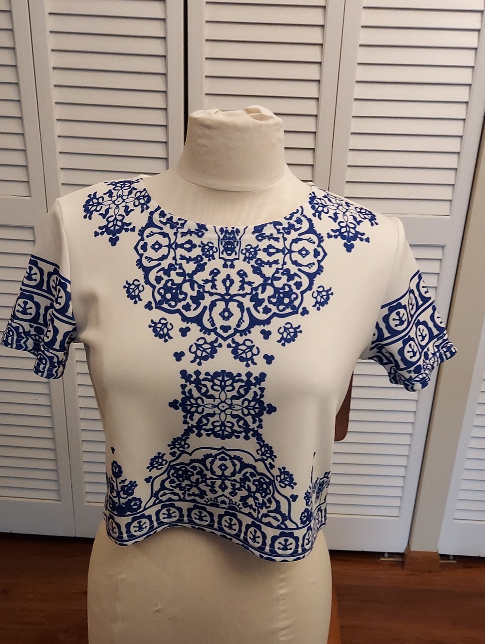 China Pattern Crop Top - Picture 2 of 5